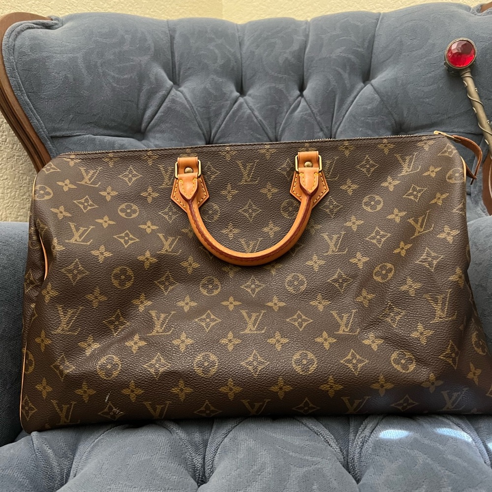 FLASH SALE Speedy 40 Preloved condition